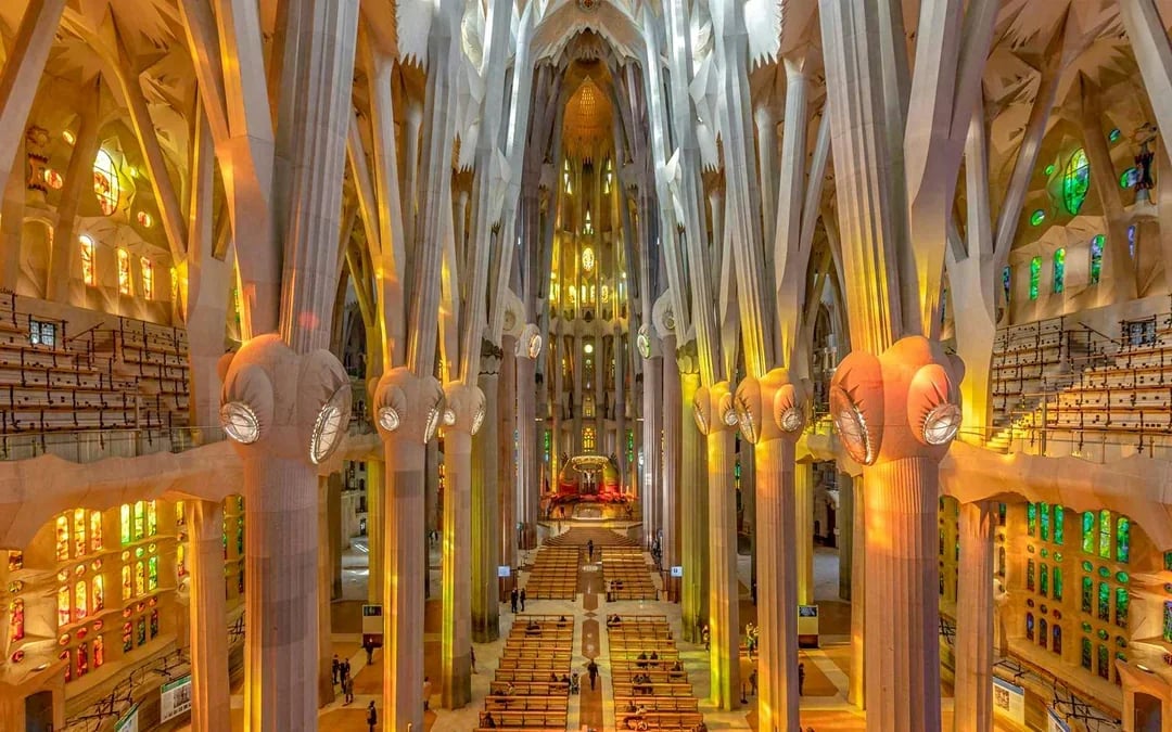 Sagrada Familia Fast-Track Guided Tour Image 3