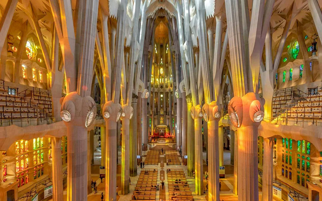 Sagrada Familia Fast-Track Guided Tour Image 3
