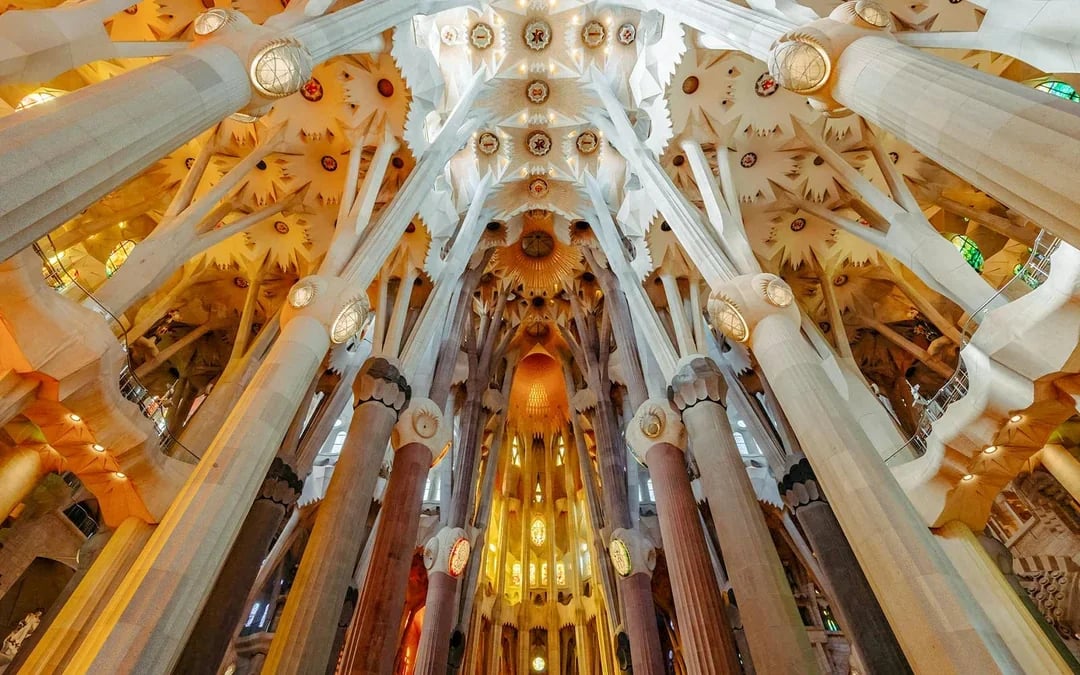 Sagrada Familia Fast-Track Guided Tour Image 4