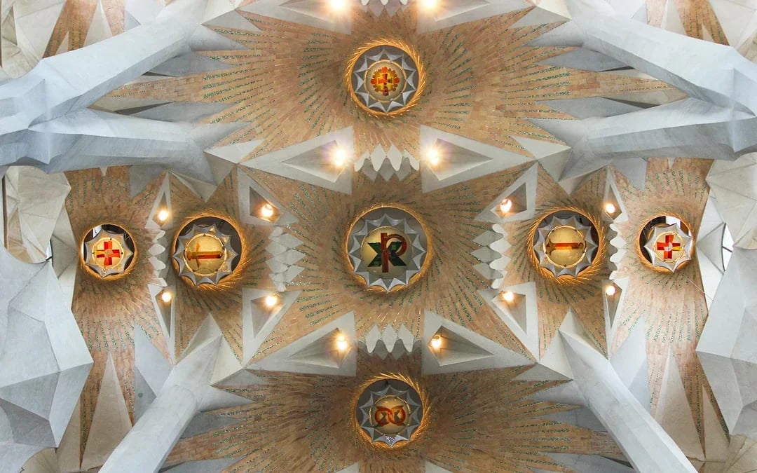 Sagrada Familia Fast-Track Guided Tour Image 7
