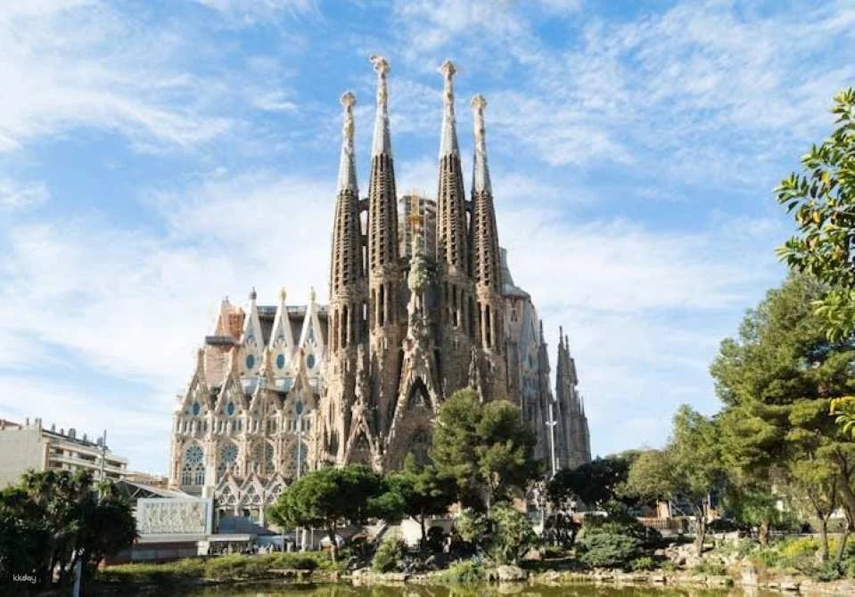 Sagrada Familia Guided Tour with Tower Access