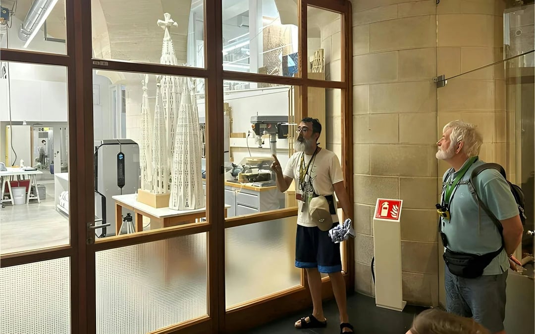 Sagrada Familia Skip-the-Line Private Guided Tour Image 4