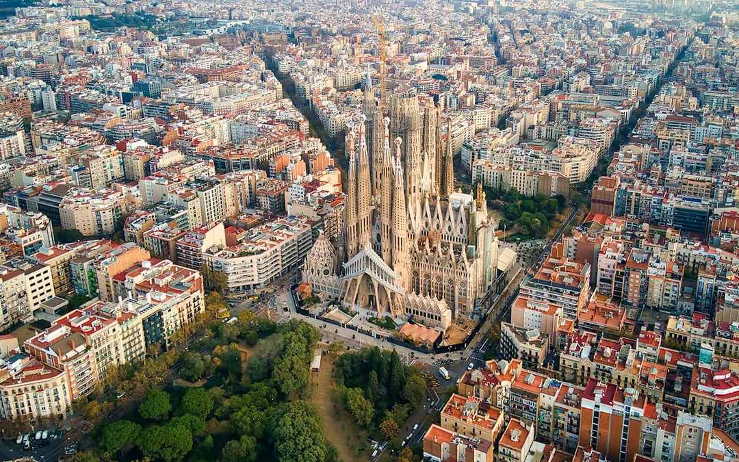 Sagrada Familia Small-Group Guided Tour Image 12