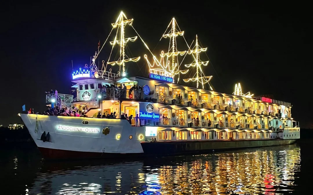 Saigon River Dinner Cruise with Private Table Image 4