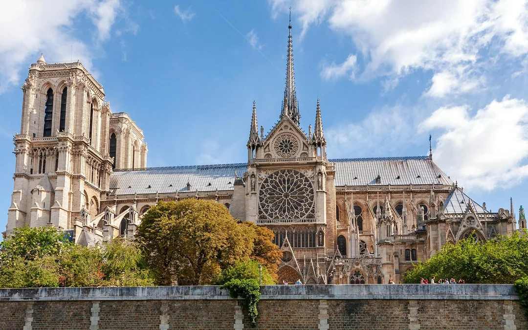 Sainte-Chapelle Entry Ticket + Notre-Dame Exterior Guided Tour Image 4