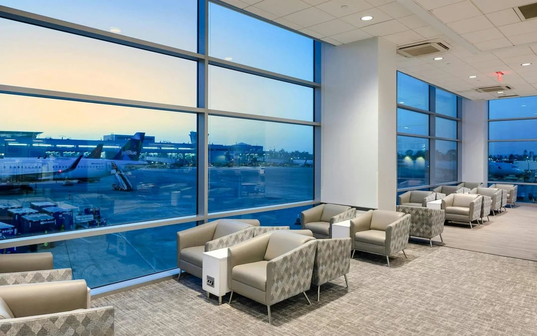 San Diego International Airport: Aspire Lounge at Terminal 2 Image 9