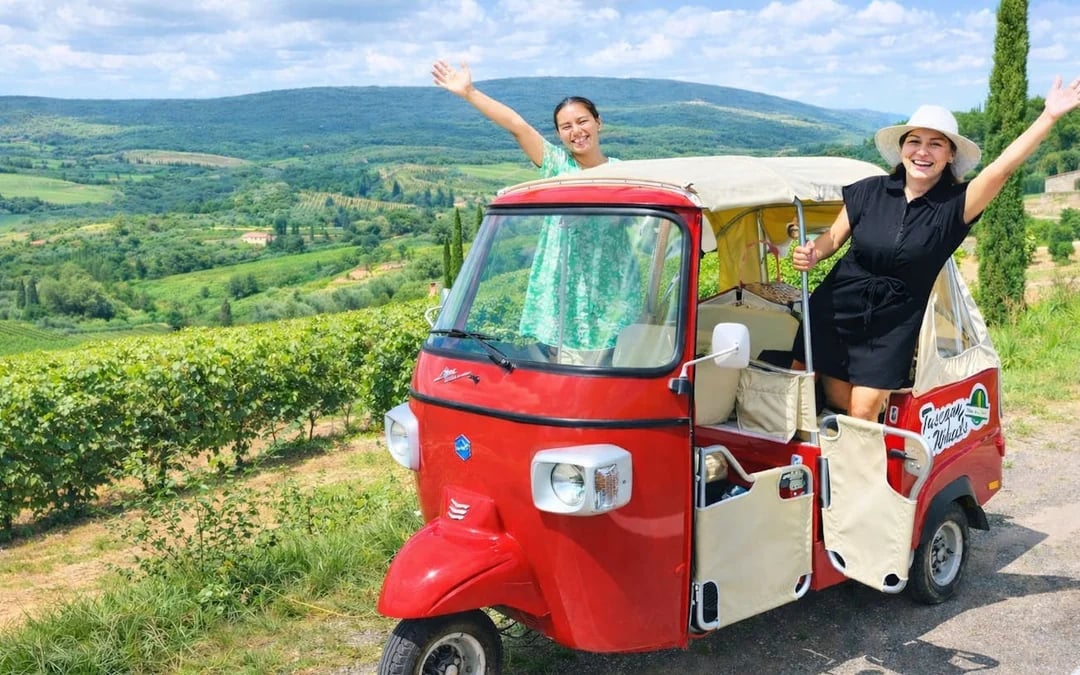 San Gimignano Private Vintage Tuk Tuk Scenic Tour with Local Driver-Guide and Chianti Hills Route Image 4