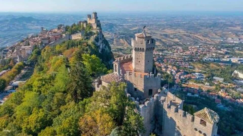 San Marino small group guided tour with 7 museums and towers pass