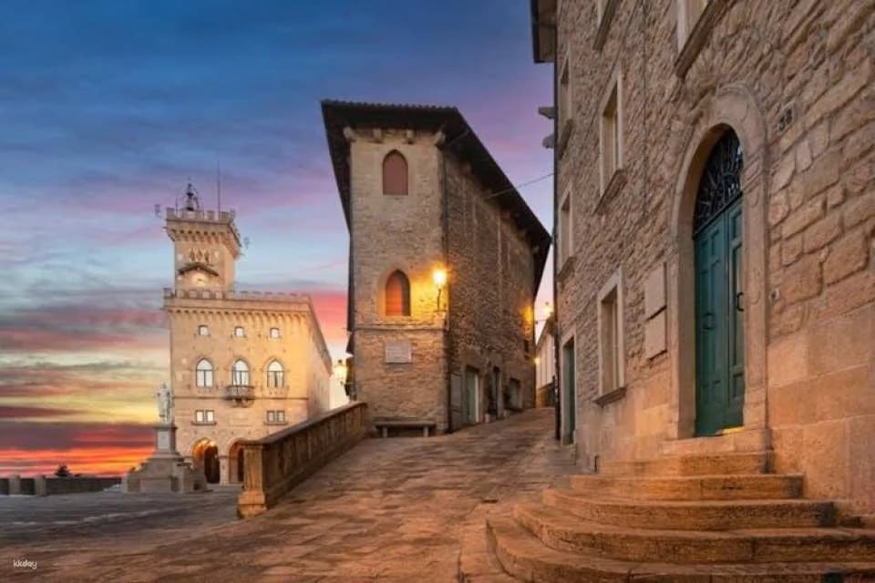 San Marino small group guided tour with 7 museums and towers pass