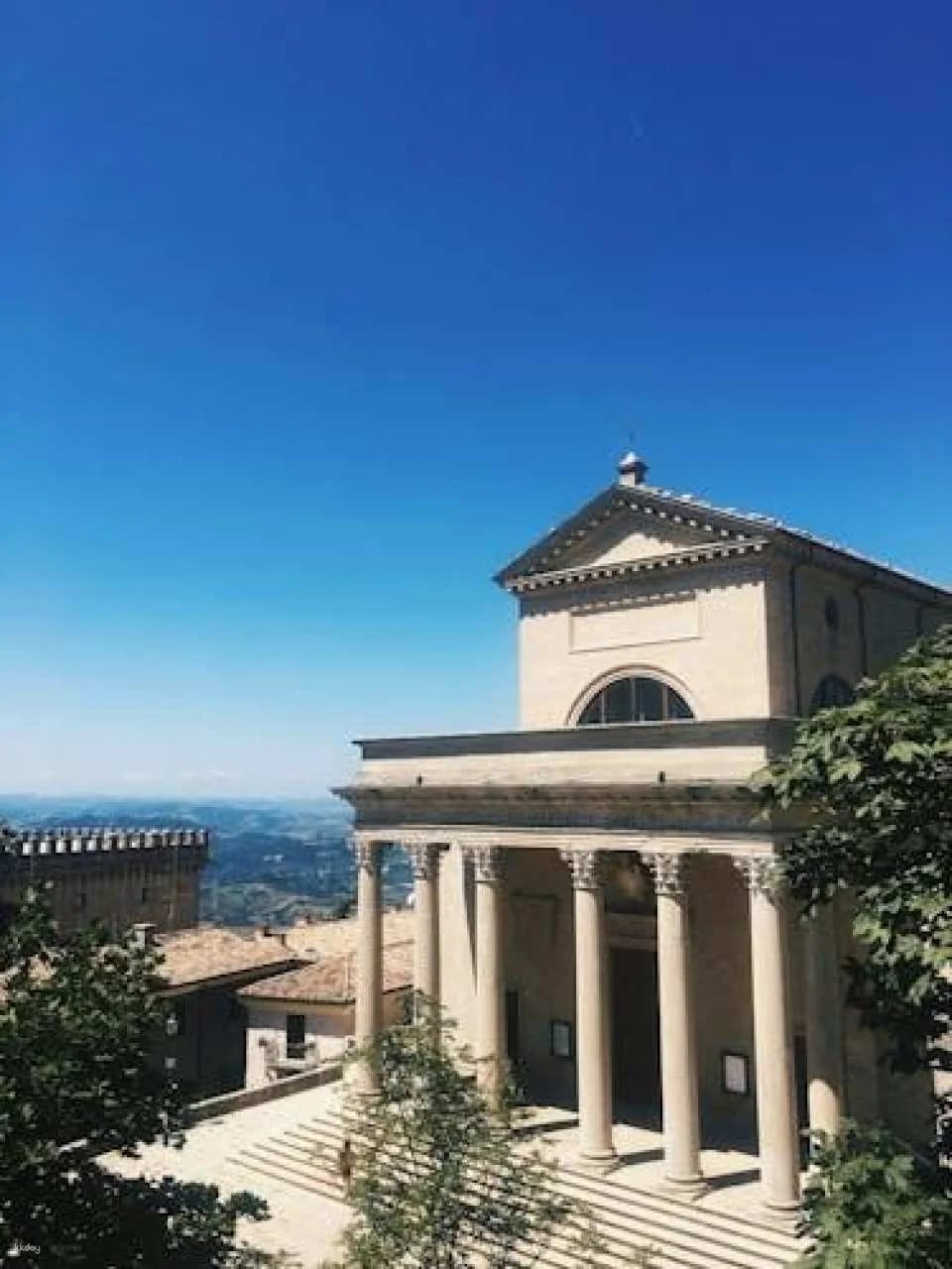 San Marino small group guided tour with 7 museums and towers pass