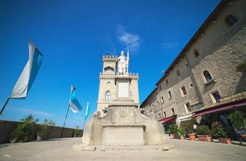 San Marino small group guided tour with 7 museums and towers pass