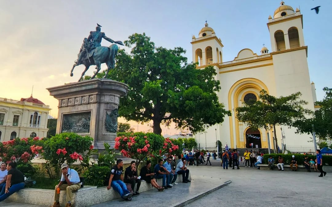 San Salvador Private Walking Tour: Historic Center Image 5