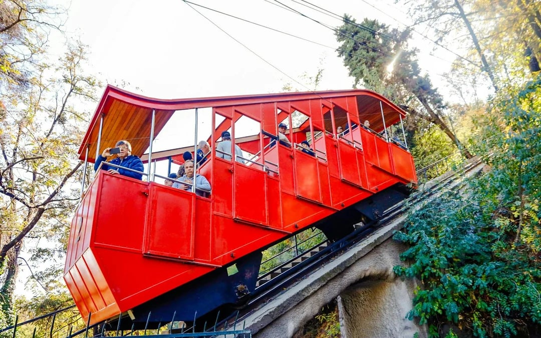 Santiago: 2-Day Hop-On Hop-Off Bus Ticket and Cable Car Image 3