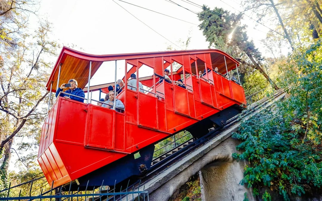 Santiago Hop-On Hop-Off Bus Tour: 2 Routes + Cerro San Cristóbal Cable Car & Santa Carolina Wine Tour Image 3
