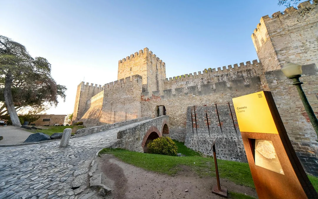 São Jorge Castle Guided Tour Image 3