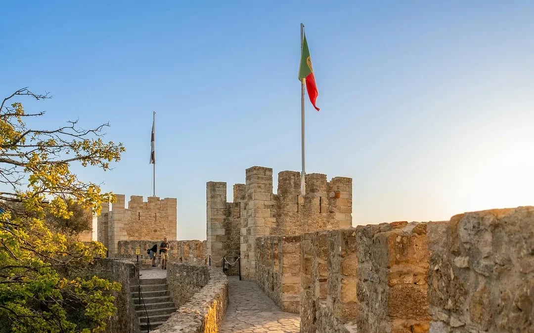 São Jorge Castle Guided Tour Image 8