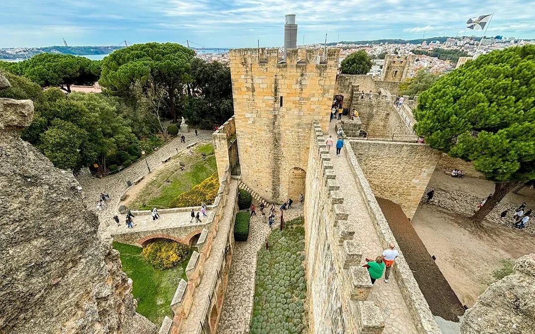 São Jorge Castle Tickets Image 11