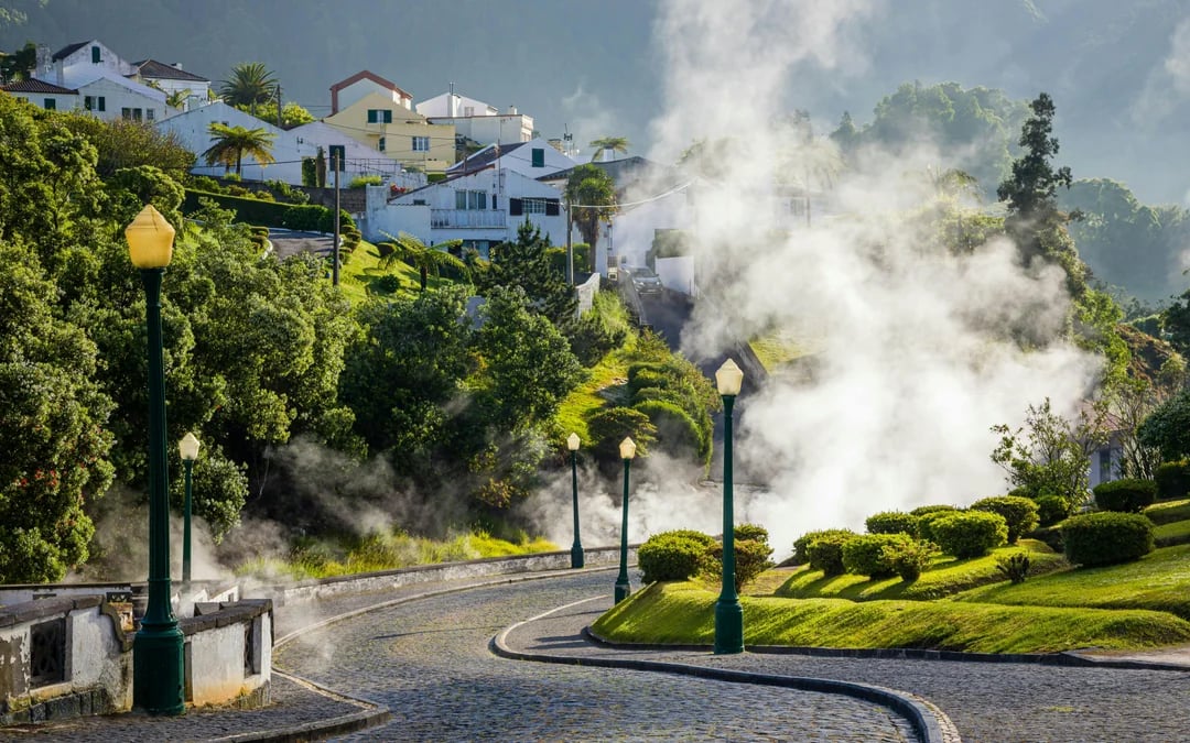 São Miguel: Hop-On Hop-Off Bus Tour on 2 Routes Image 12