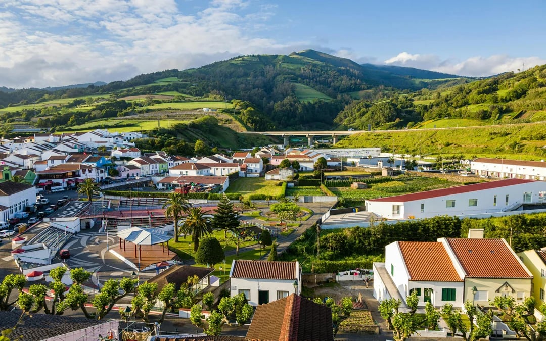 São Miguel: Hop-On Hop-Off Bus Tour on 2 Routes Image 4
