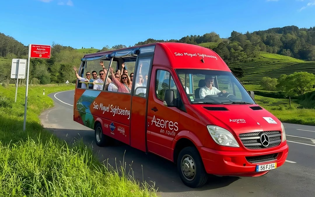 São Miguel: Hop-On Hop-Off Bus Tour on 2 Routes Image 7