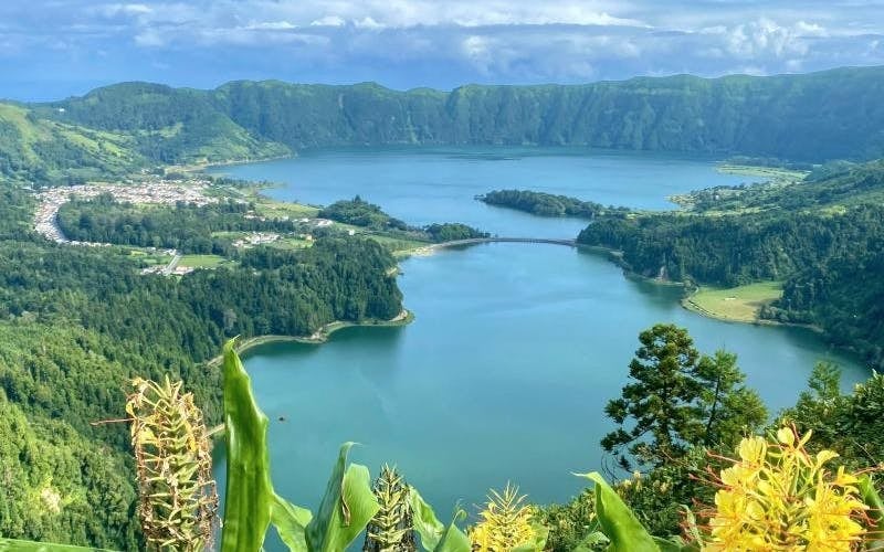 São Miguel: Hop-On Hop-Off Bus Tour on 2 Routes Image 10