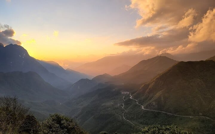 Sapa Private Car Tour to Lonely Tree, Heaven's Gate, and Glass Bridge with Admission Fees and Hotel Pickup Image 5