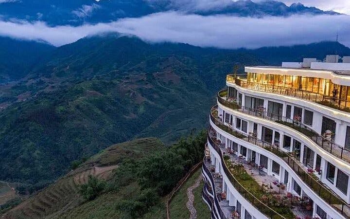 Sapa Private Car Tour to Lonely Tree, Heaven's Gate, and Glass Bridge with Admission Fees and Hotel Pickup Image 7