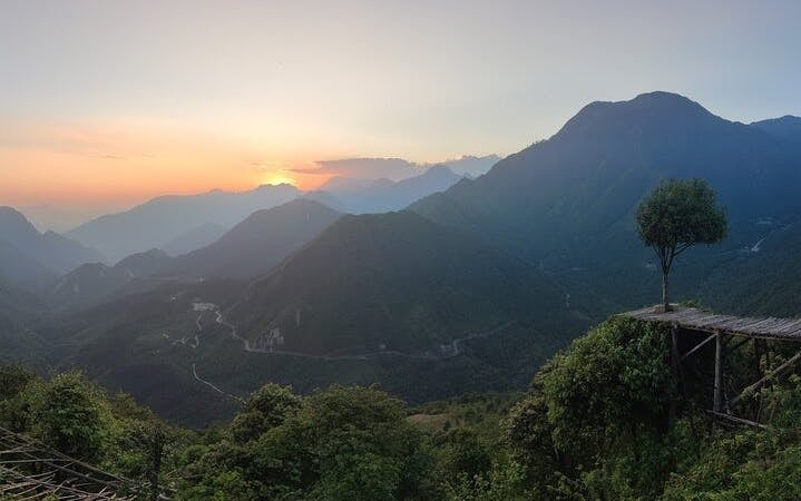 Sapa Private Car Tour to Lonely Tree, Heaven's Gate, and Glass Bridge with Admission Fees and Hotel Pickup Image 8