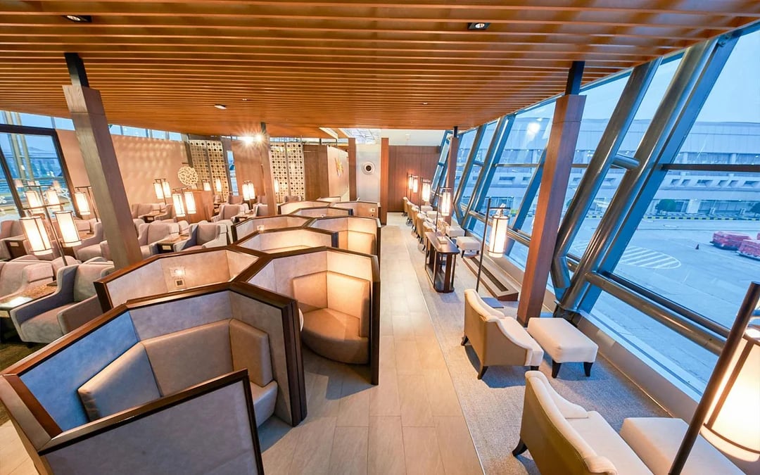 Saphire Plaza Premium Lounge Access at Jakarta International Airport: International Departures, Terminal 3 Image 2