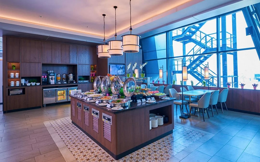 Saphire Plaza Premium Lounge Access at Jakarta International Airport: International Departures, Terminal 3 Image 4
