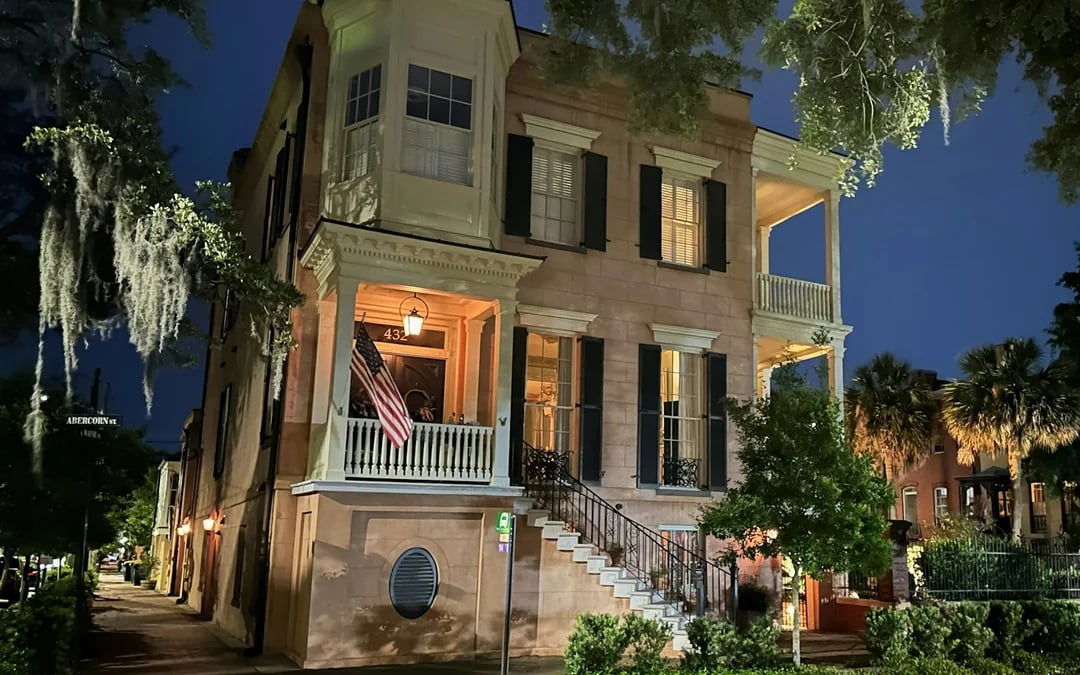 Savannah Historic District Small-Group Ghost Walking Tour Image 5