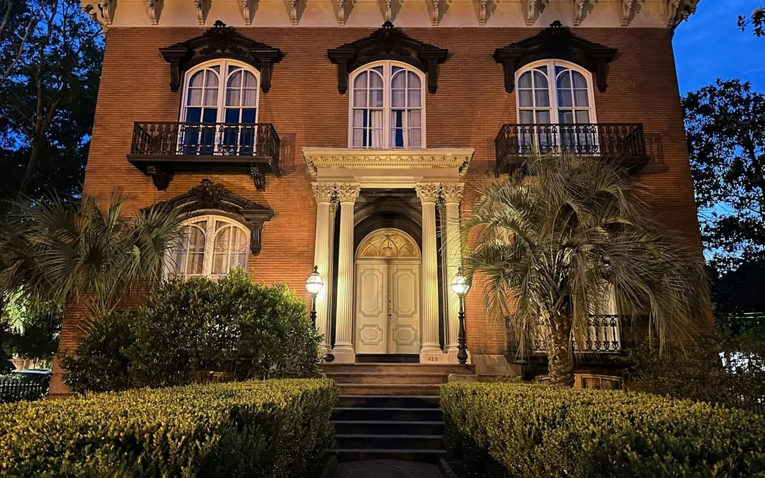 Savannah Historic District Small-Group Ghost Walking Tour Image 7