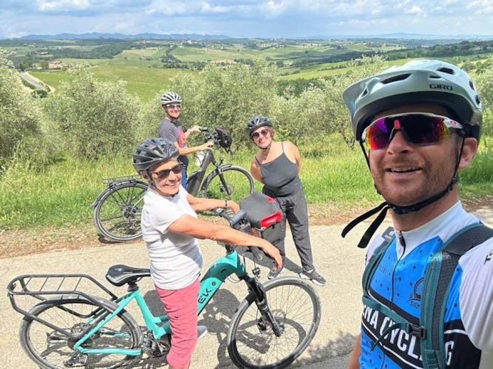 Scenic E-Bike Tour in Chianti Wine Region with Lunch