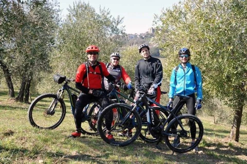 Scenic E-Bike Tour in Chianti Wine Region with Lunch