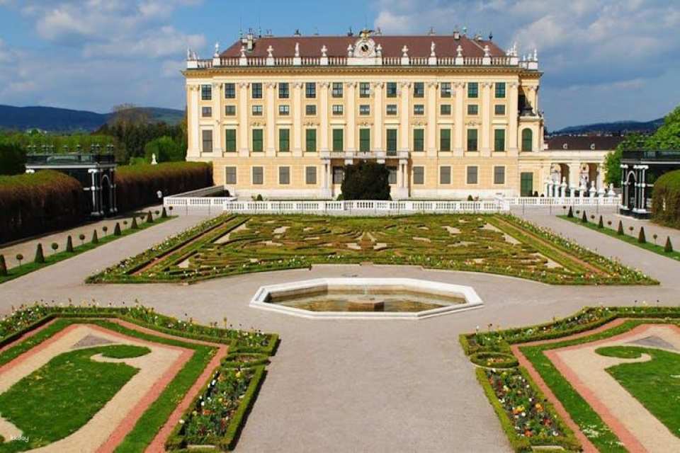 Schönbrunn Palace and gardens guided tour