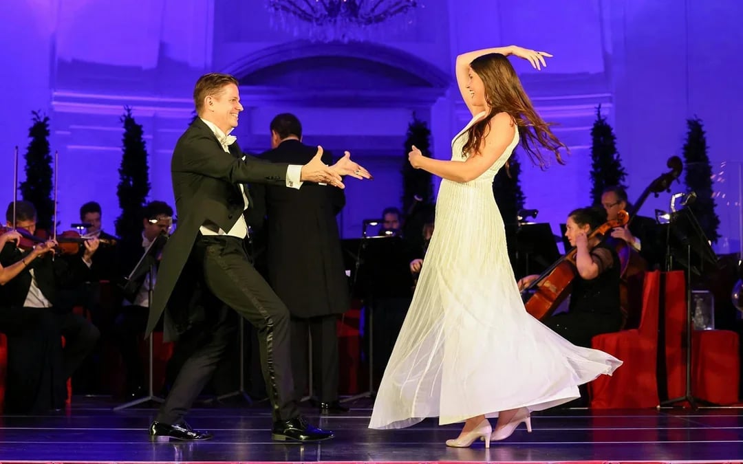Schönbrunn Palace: Christmas Market, Palace Tour & Concert Image 9