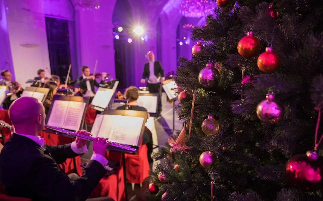 Schönbrunn Palace: Mozart & Strauss Concert & Christmas Market Image 3