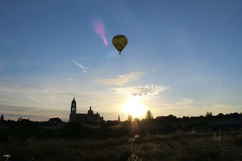 Segovia hot-air balloon flight with transfer from Madrid