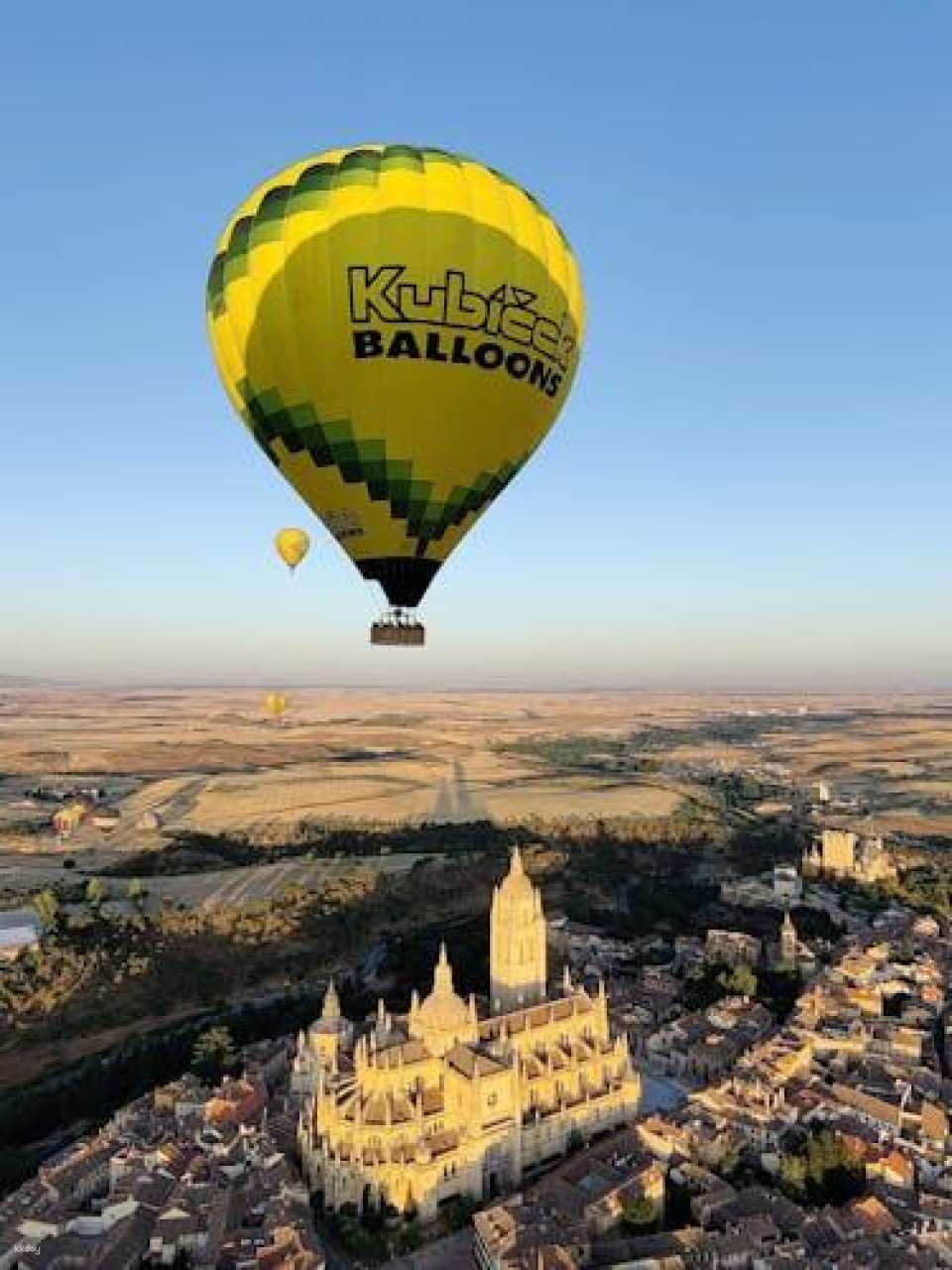 Segovia hot-air balloon flight with transfer from Madrid