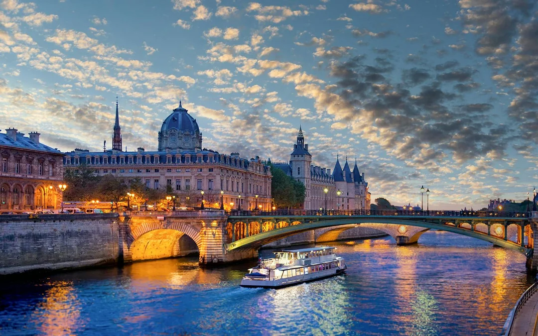 Seine River Cruise & Moulin Rouge Show with Champagne and Return Transfers Image 1