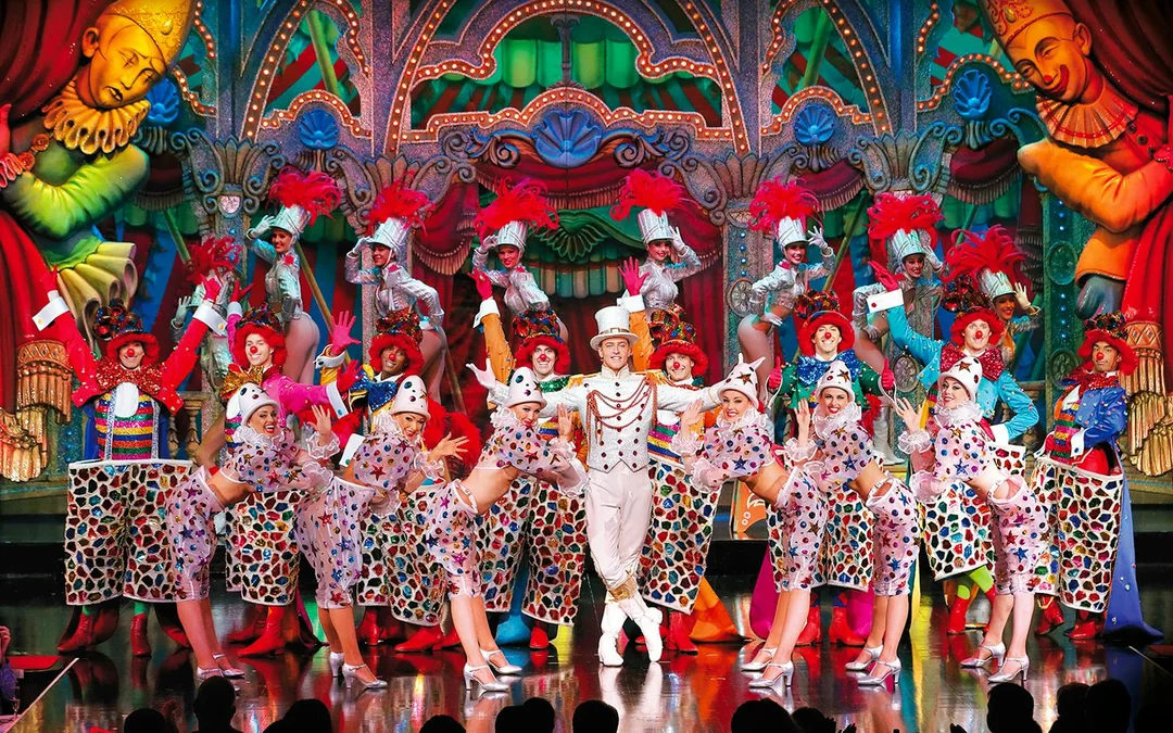 Seine River Cruise & Moulin Rouge Show with Champagne and Return Transfers Image 4