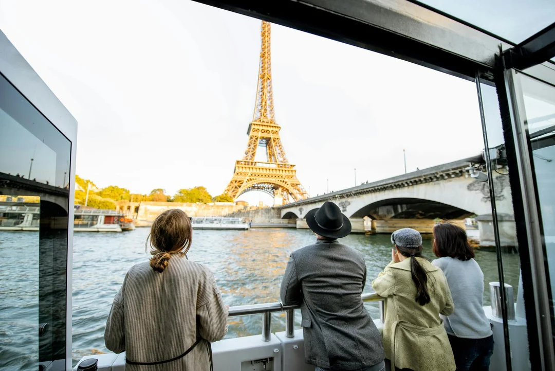 Seine River Cruise from Pont de l'Alma with Sparkling Champagne Image 12