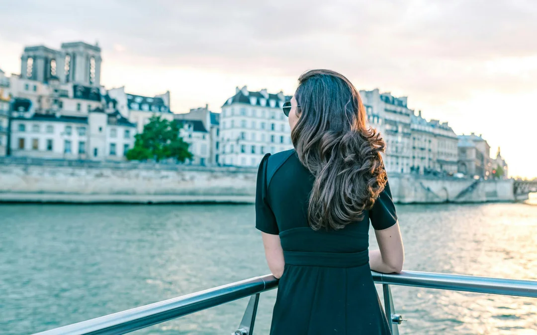 Seine River Cruise from Pont de l'Alma with Sparkling Champagne Image 3