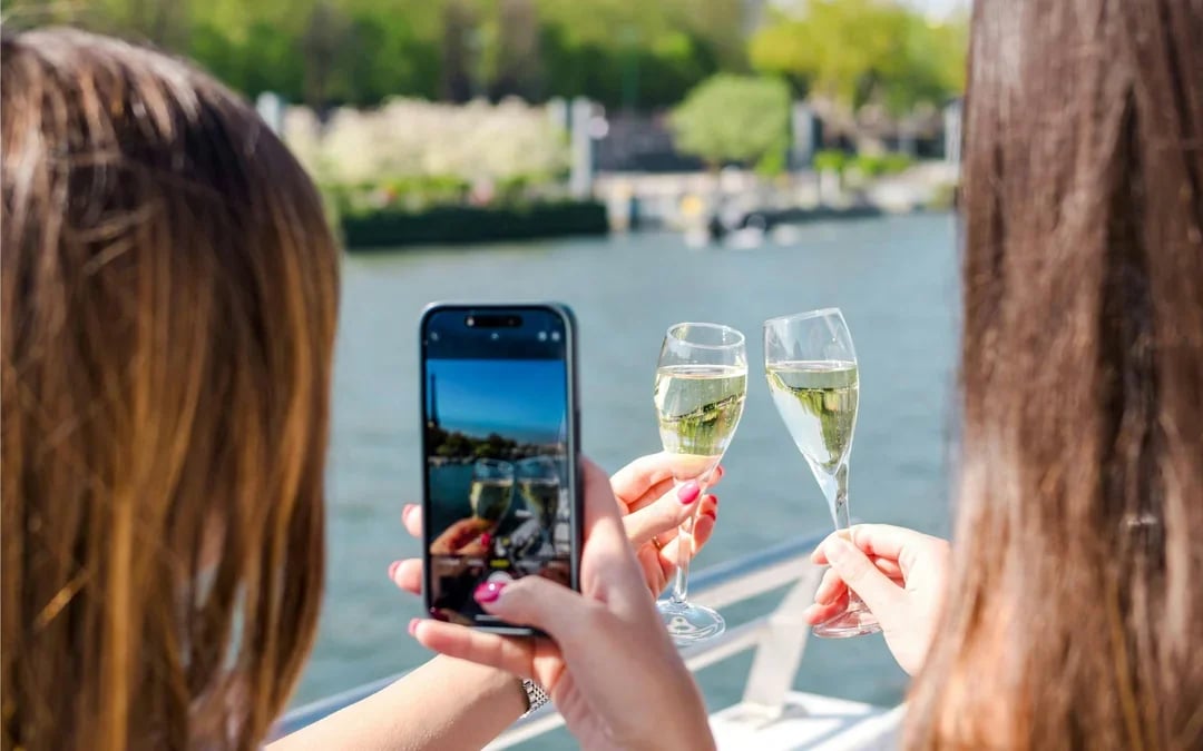 Seine River Cruise from Pont de l'Alma with Sparkling Champagne Image 7