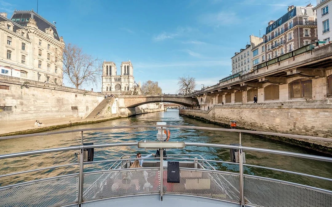 Seine River Cruise with Champagne from Notre-Dame Image 9