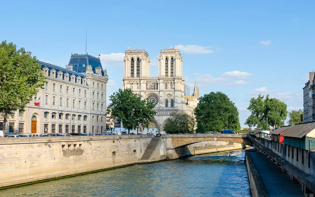 Seine River Morning Cruise with Breakfast Image 4