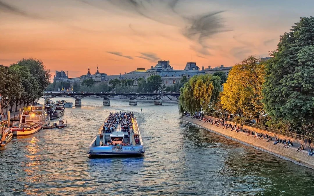 Seine River Morning Cruise with Breakfast Image 6