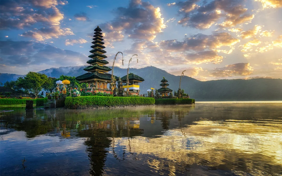 Sekumpul Waterfall & Temple Small-Group Tour: Ulun Danu Bratan, Taman Ayun Temple Image 10