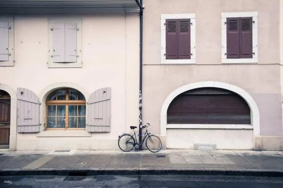 Self-guided audio tour of the Carouge district in Geneva