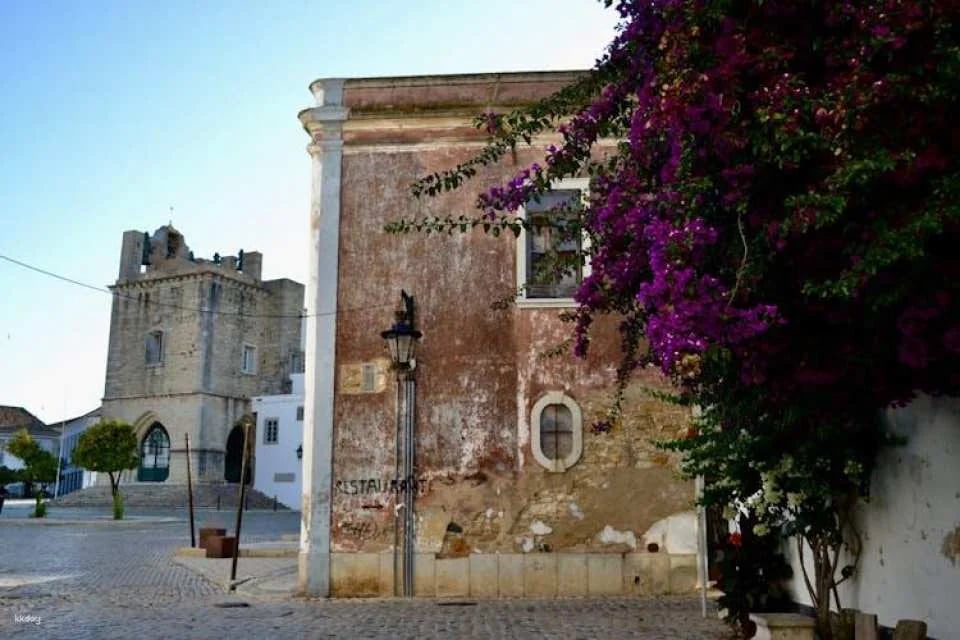 Self-guided Discovery Walk Faro's statues, ships and sanctuaries